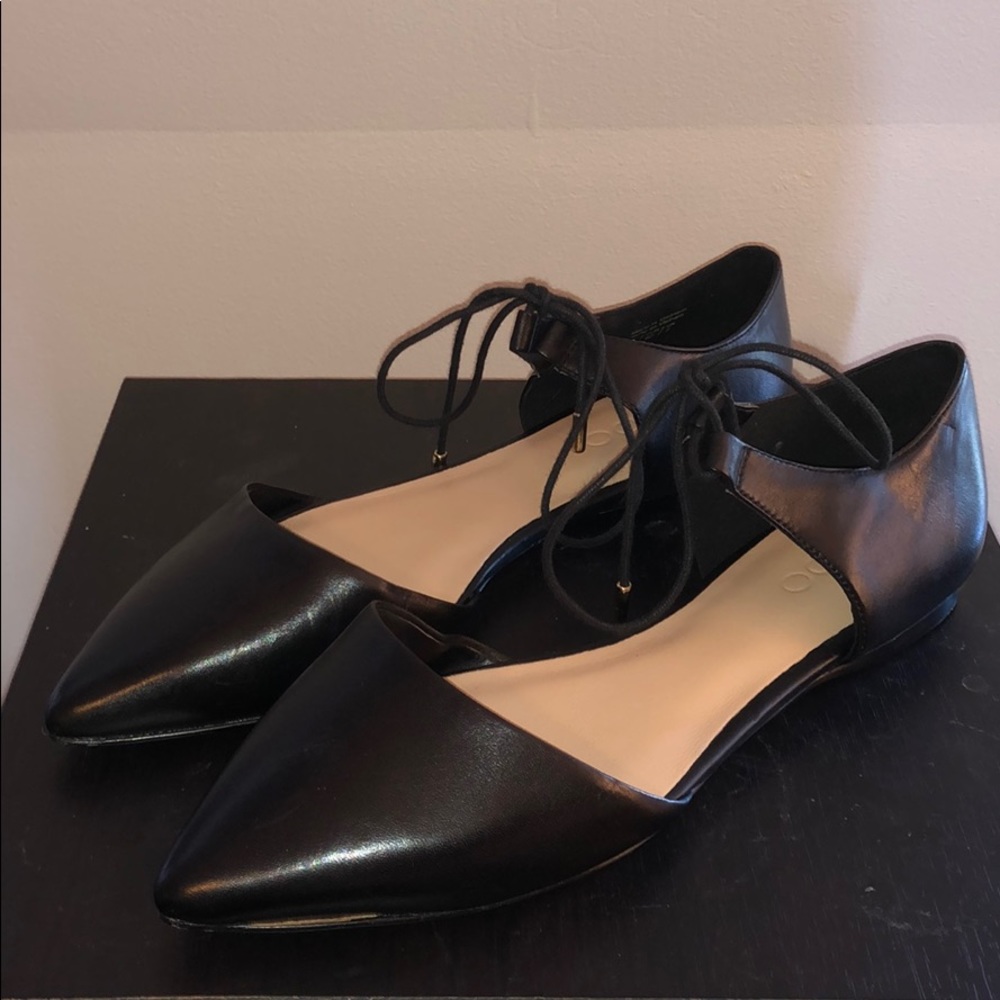 🌃Classy Flats with Golden Toggled Ties💡